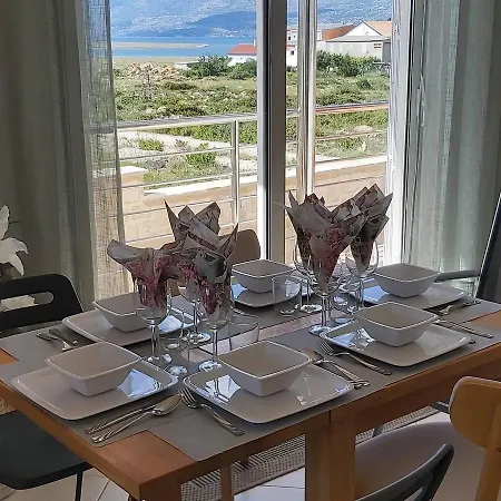 Vivvi Apartment